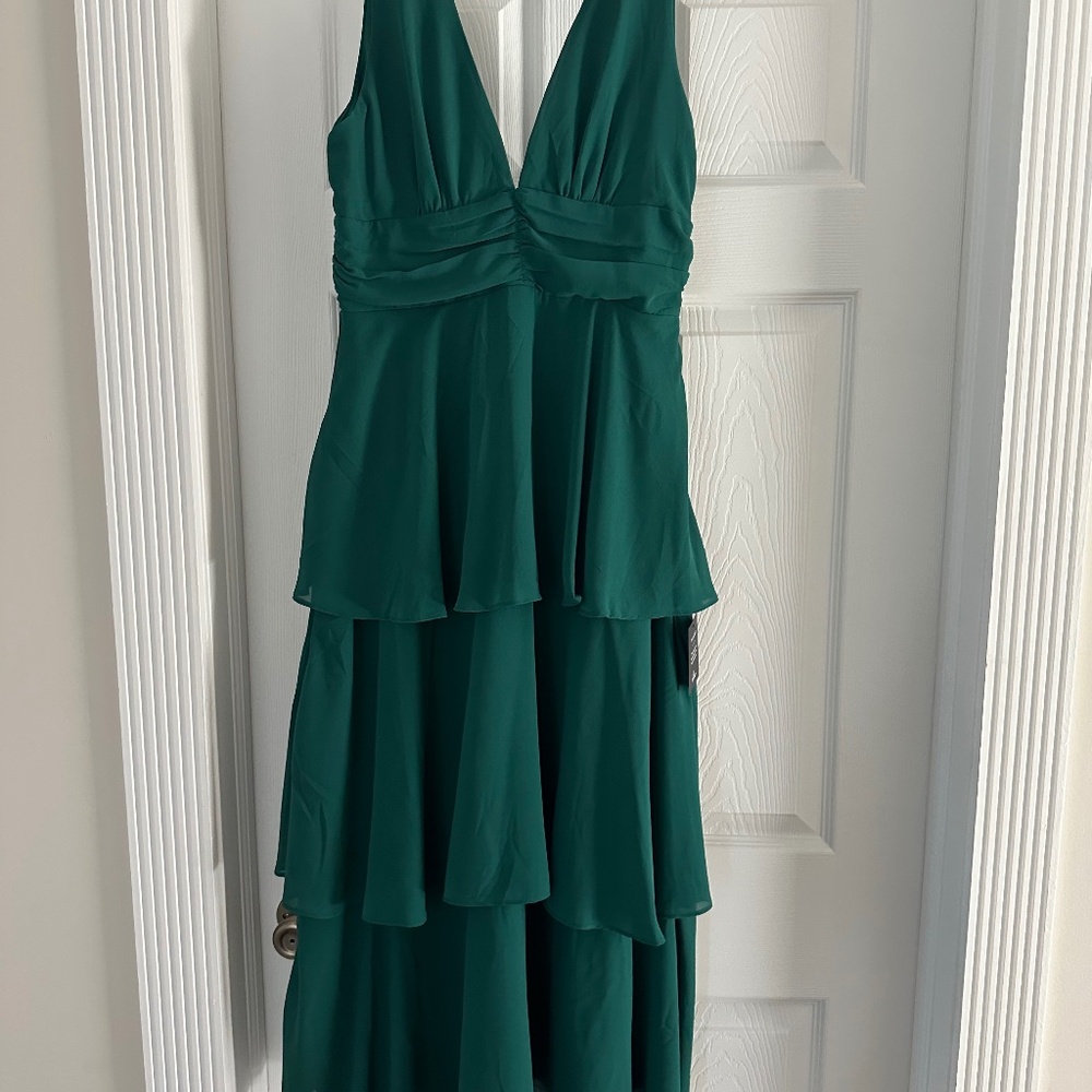 Lulu’s Emerald Green Sleeveless Tiered Midi Dress (Never Worn)